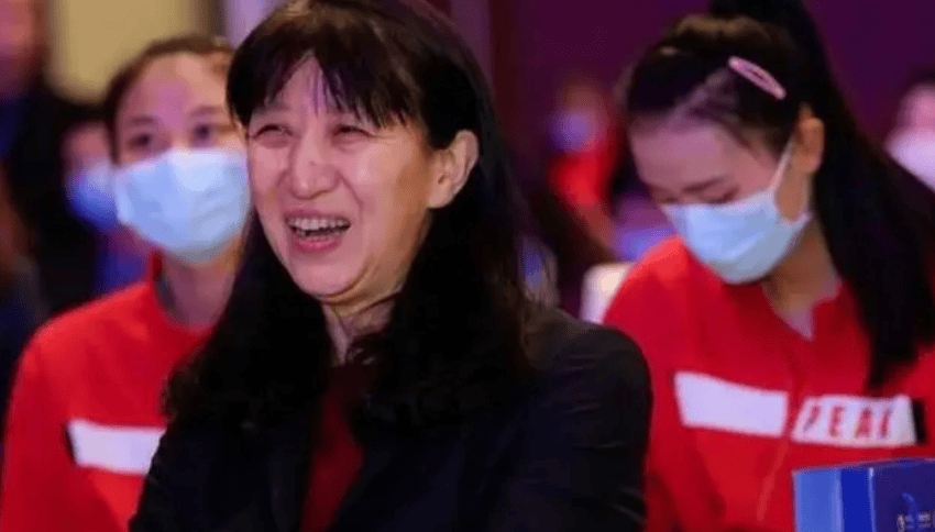 空降中国女排，赖亚文摊牌混血球员，全变，陈友泉竞争主帅有戏