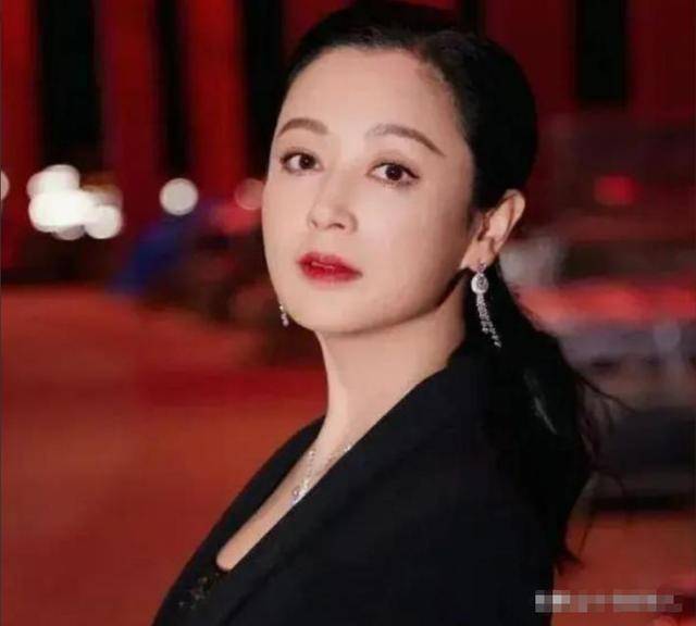 “大陆第一美人”两大名导为其沉迷，今55岁却像25岁的她经历了啥