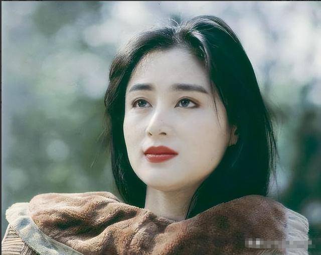 “大陆第一美人”两大名导为其沉迷，今55岁却像25岁的她经历了啥