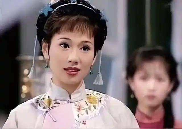 53岁陈松伶暴瘦到90斤，和丈夫张铎像两辈人，如今幸福吗？