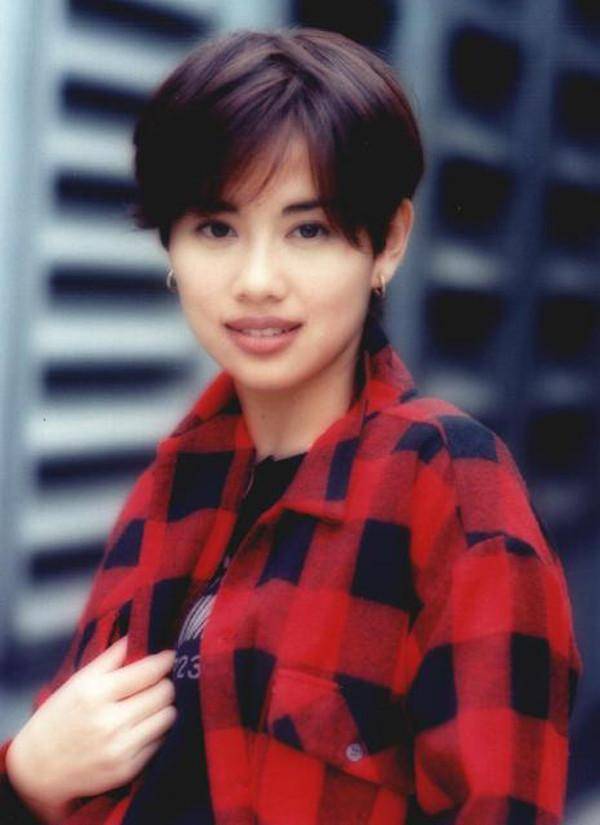 53岁陈松伶暴瘦到90斤，和丈夫张铎像两辈人，如今幸福吗？