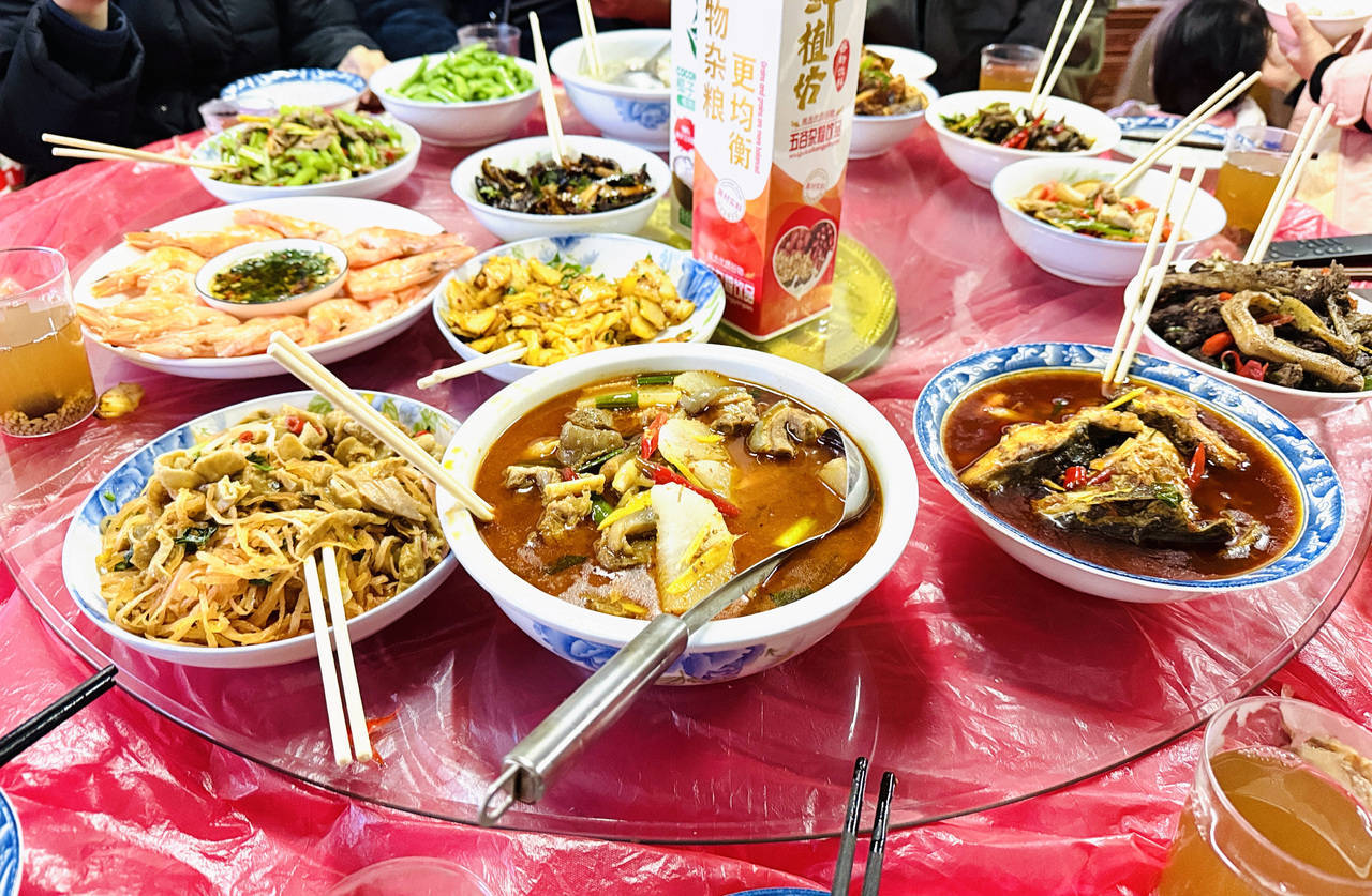 过年剩菜吃完了吗？“热热再吃”合理吗？来听专业医师的说法